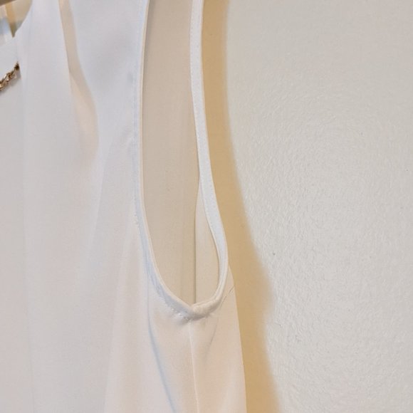 Sleeveless White Blouse with Gold Chain Detail - Picture 7 of 13